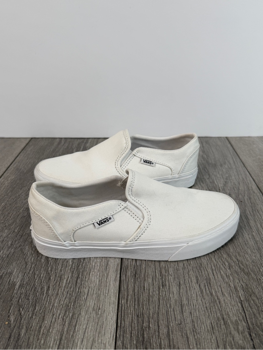 Vans Classic Slip On Women’s Sneakers Size 6.5 White